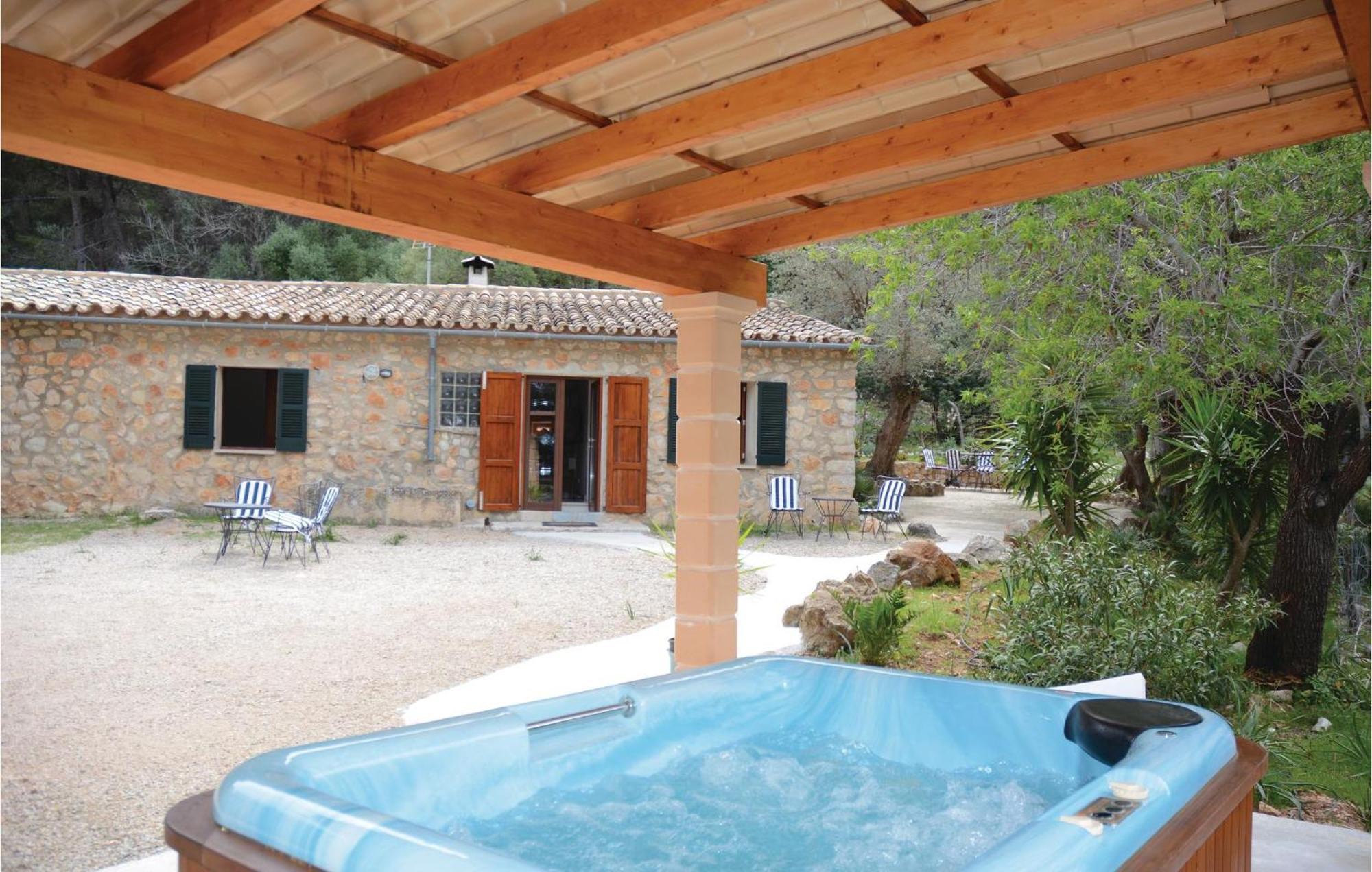 Stunning Home In Estellencs With Jacuzzi Estellenchs